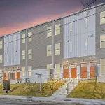 Spacious 3Bedroom Duplex With Rooftop Deck!