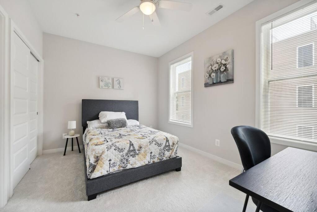 Spacious 3bedroom Duplex With Rooftop Deck! Apartment *