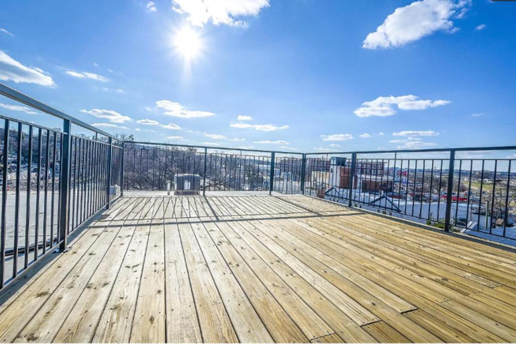 Apartamento Spacious 3bedroom Duplex With Rooftop Deck! *