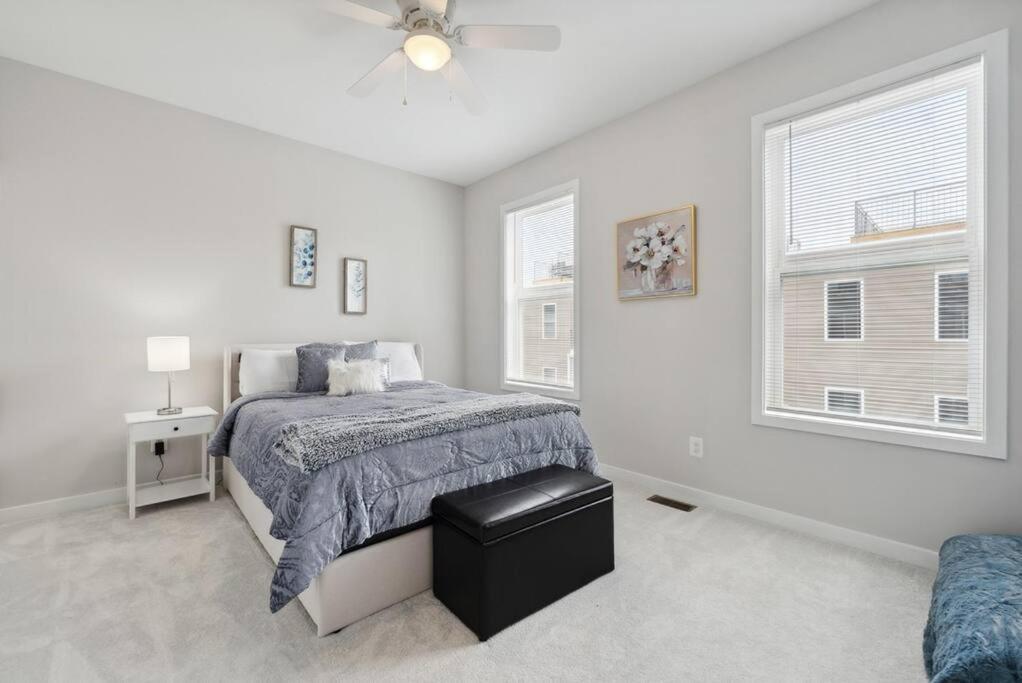 Spacious 3bedroom Duplex With Rooftop Deck! * Washington